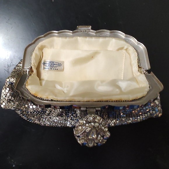 1930's Vintage silver mesh Whiting and Davis Co clutch - Picture 5 of 10